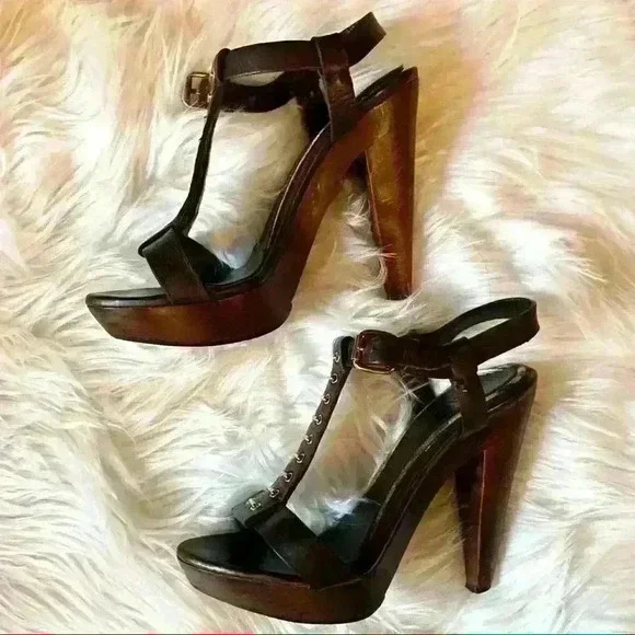BURBERRY Leather Platform Sandals - 36.5